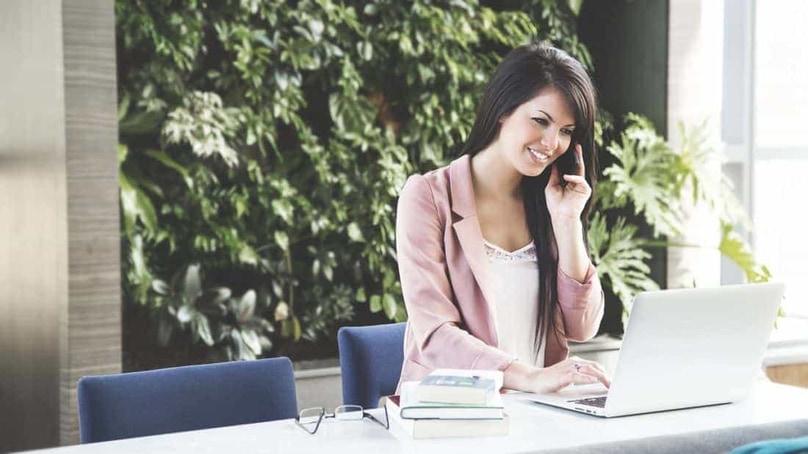 HOW A TELEPHONE SERVICE MAKES BETTER CUSTOMER SERVICE HOW A TELEPHONE SERVICE MAKES BETTER CUSTOMER SERVICE
